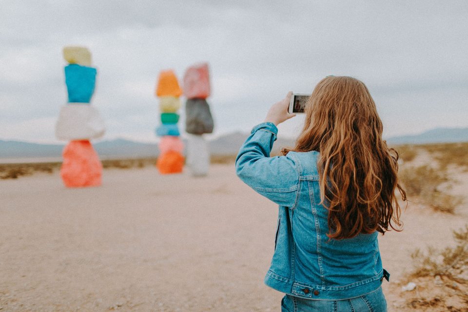 七彩石(Seven Magic Mountains) 参考图 1